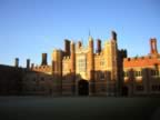 Hampton Court Palace (70kb)