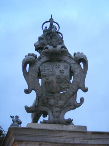 A beast adorning the main gates of the palace.